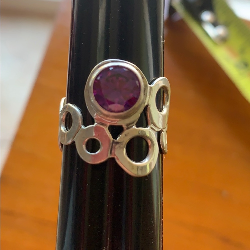 Stunning ring